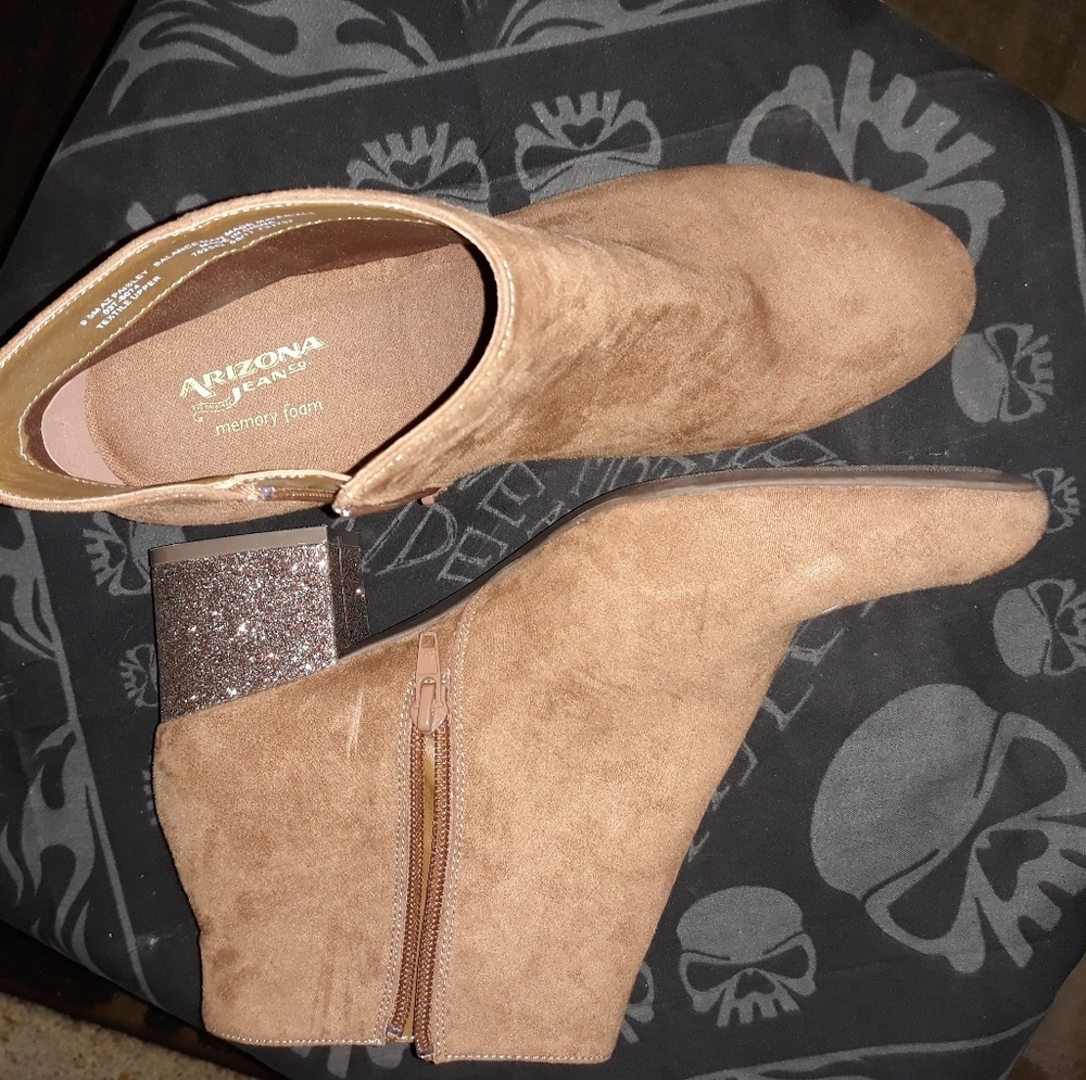Arizona crop top boots gently used size 9 1/2